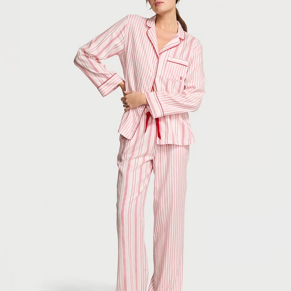 ✨Victoria’s Secret Flannel Regular Holiday Pink Striped Pajama Set✨